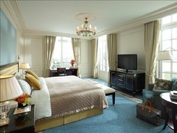 Shangri-La Hotel Paris4