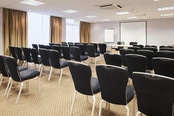HOLIDAY INN4