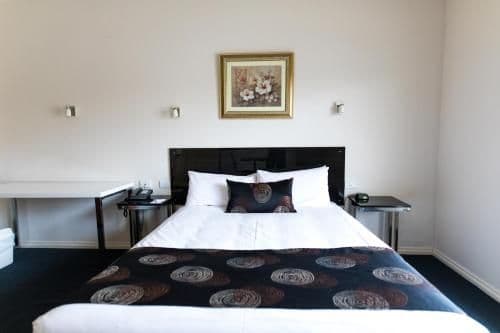 Deluxe Queen Room