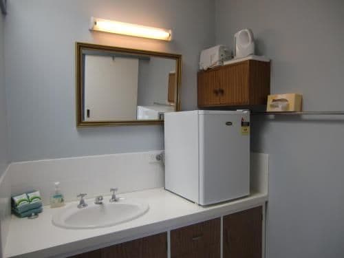 Family Room (3-5 Adults)