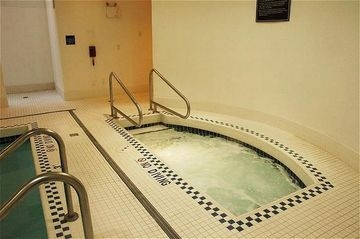 Holiday Inn Express Hotel & Suites Surrey2