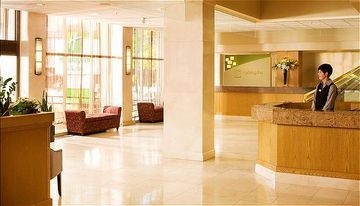 Holiday Inn & Suites Vancouver Downtown3