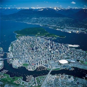 Holiday Inn & Suites Vancouver Downtown0
