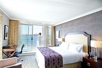 Pinnacle Hotel at the Pier0