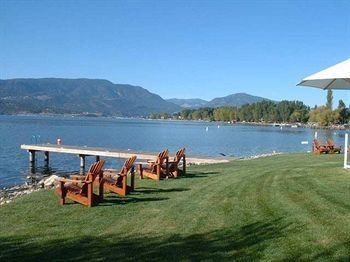 Kelowna Lakeshore Inn3