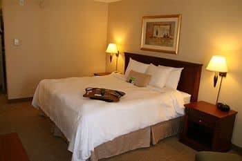 Hampton Inn & Suites Toronto Airport Hampton Inn & Suites Toronto Airport