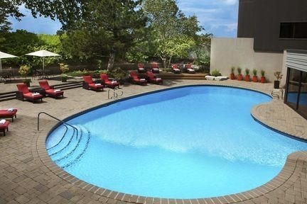 Hilton Toronto Airport Hotel and Suites2