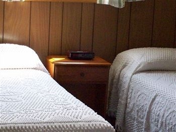 Royalty Maples Motel & Cottages0