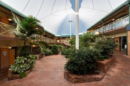 Mayfair Plaza Motel0