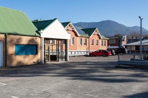 Mayfair Plaza Motel1