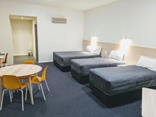 Mayfair Plaza Motel3