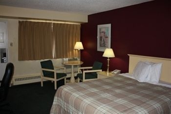 Northwoods Inn & Suites4