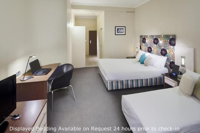 APARTMENT QUEEN SIZE BED