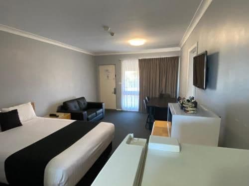 Two-Bedroom Family Suite (4 adults + 2 children)