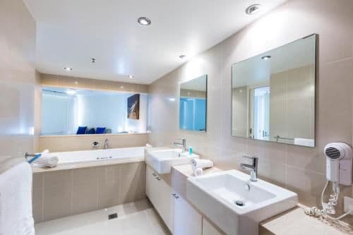 Two Bedroom Apartment with Ocean View - Renovated