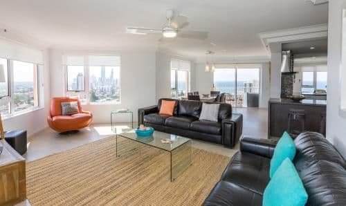 Deluxe Three-Bedroom Apartment
