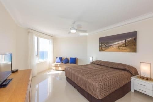 Two Bedroom Apartment with Ocean View - Renovated