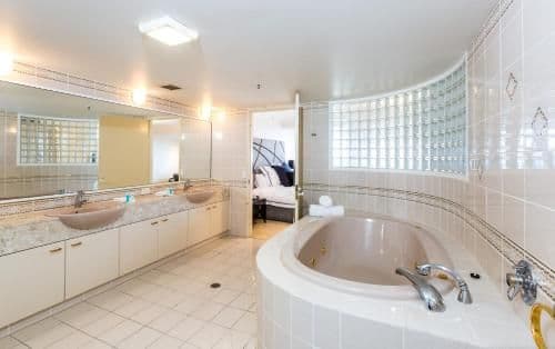 Three-Bedroom Apartment - Sub Penthouse