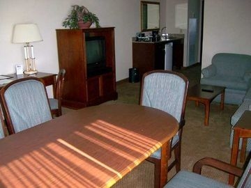 Embassy Suites Dulles Airport4