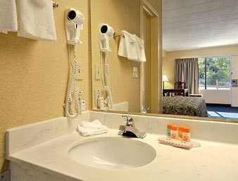 Howard Johnson Express Inn - College Park4