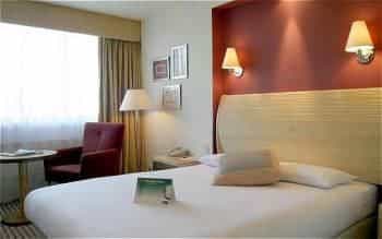 Holiday Inn London Gatwick Airport Holiday Inn London Gatwick Airport