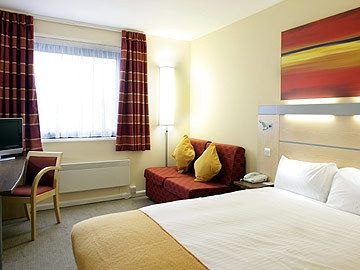 EXPRESS BY HOLIDAY INN2