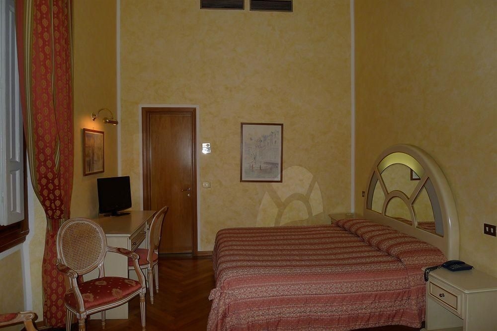 Royal Hotel2