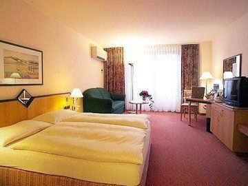HOLIDAY INN CITY CENTER3