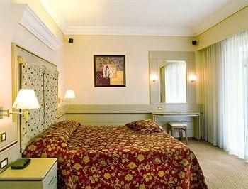 Holiday Suites1