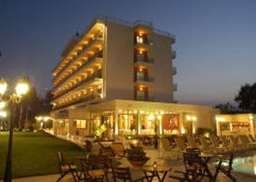 Santa Beach Hotel0