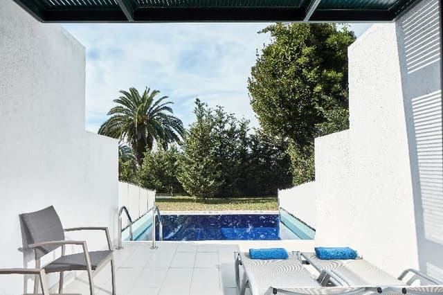 BUNGALOW POOL VIEW