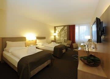 HOLIDAY INN HOLIDAY INN