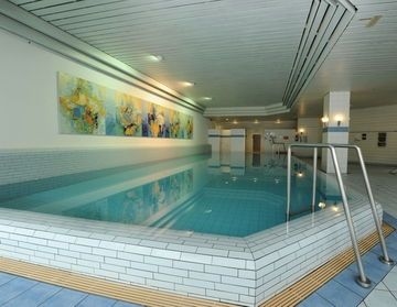 HOLIDAY INN1