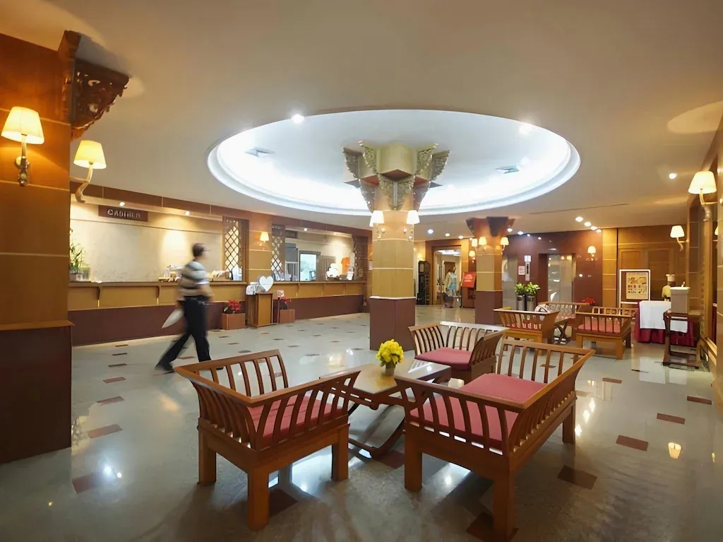 โรงแรมเทวราช (Dhevaraj Hotel)4
