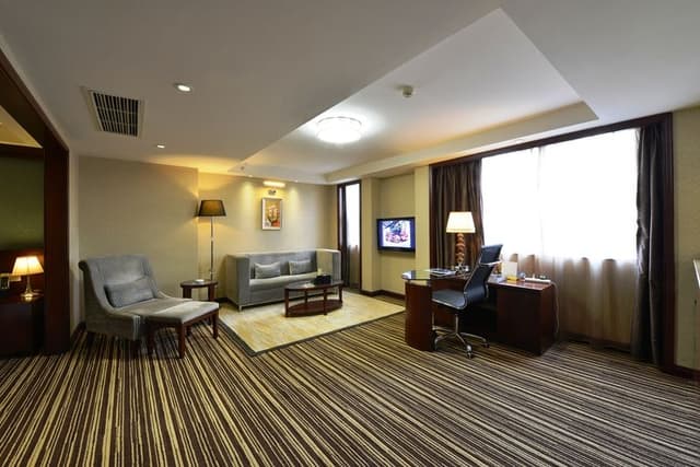 SUITE BUSINESS