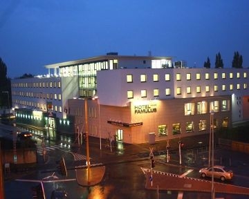 HOTEL FAMULUS0