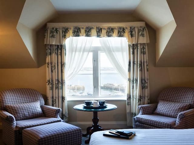 TWIN SEA VIEW