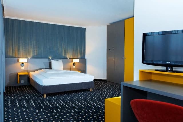 DOUBLE QUEEN SIZE BED