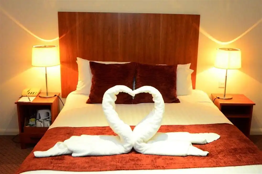 BEST WESTERN BARONS COURT HOTEL BEST WESTERN BARONS COURT HOTEL