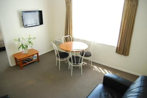 Two-Bedroom Apartment with Spa Bath