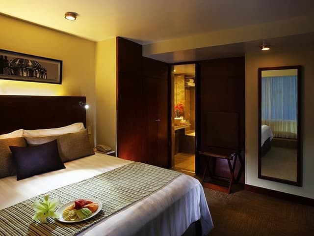 JUNIOR SUITE KING SIZE BED