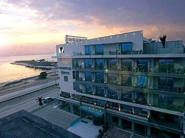 Tropical Hotel1