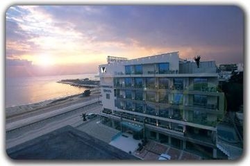 Tropical Hotel3