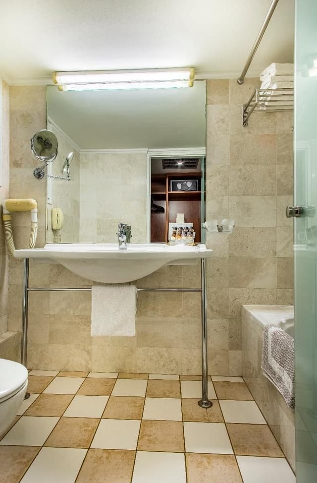 FAMILY ROOM STANDARD