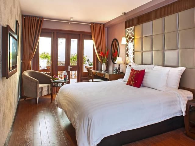 JUNIOR SUITE KING SIZE BED