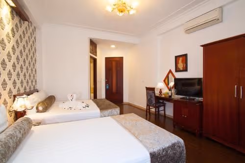 Family Room (3 Adults)