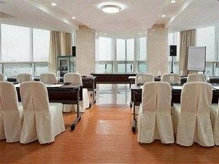 Holiday Inn Express Shanghai Zhabei4