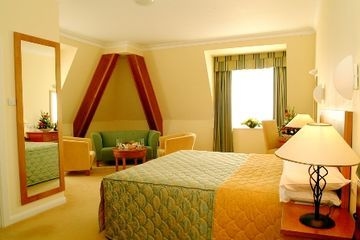 CARRIGALINE COURT2