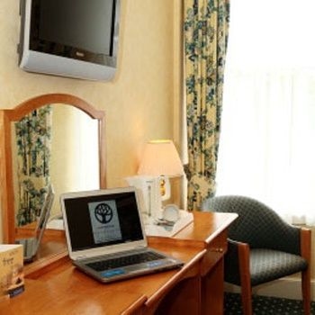 BEST WESTERN WOODLANDS HOTEL4