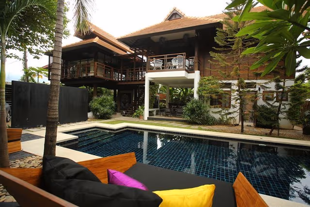 DOUBLE FIVE BEDROOMS